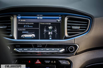 Hyundai Ioniq – dashboard, infotainment display screen