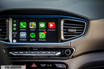 Hyundai Ioniq – dashboard, touchscreen infotainment display