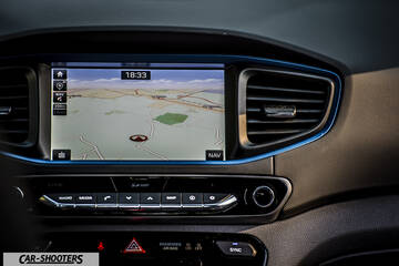 Hyundai Ioniq – dashboard, touchscreen infotainment system and air vents