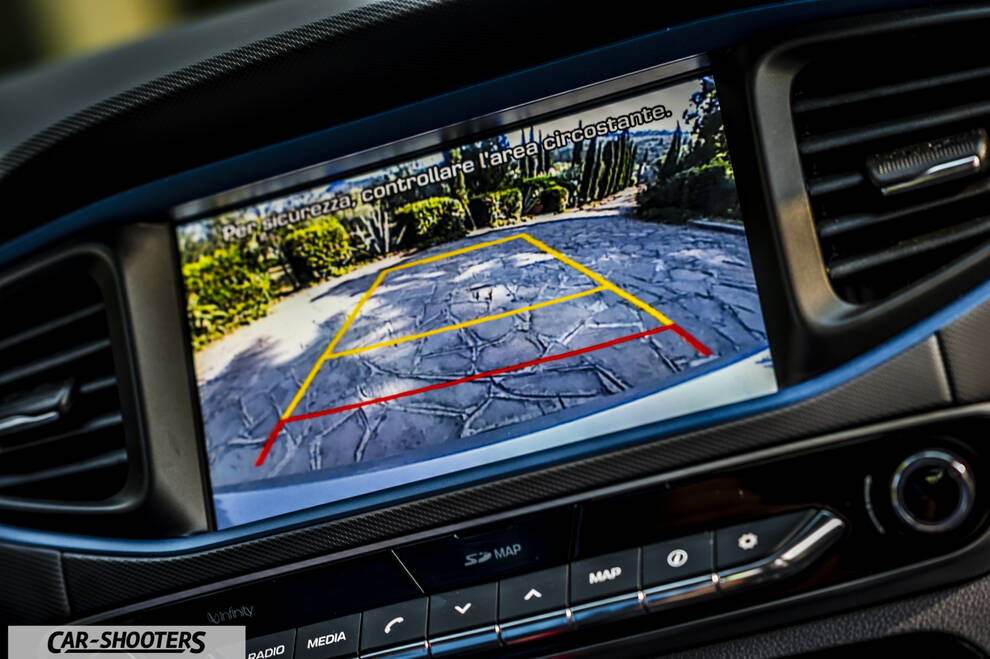 Hyundai Ioniq – dashboard, infotainment screen showing backup camera