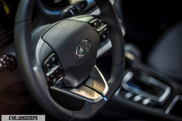 Hyundai Ioniq – dashboard, leather steering wheel close-up