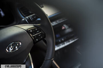Hyundai Ioniq – dashboard, steering wheel controls close-up