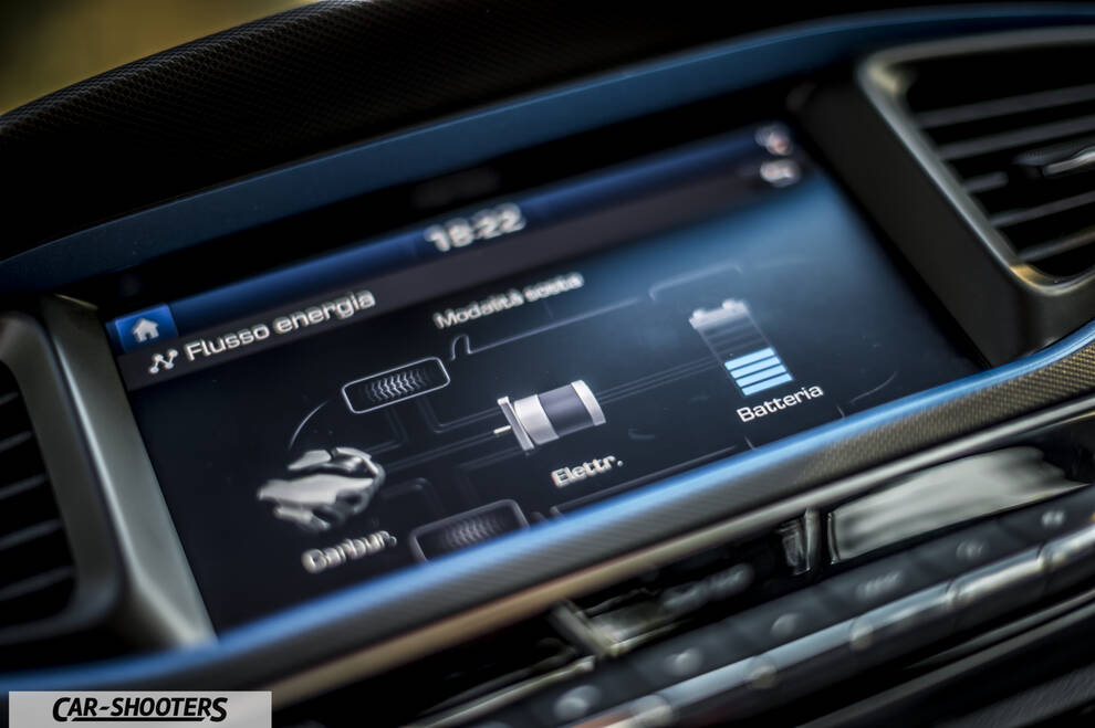 Hyundai Ioniq – dashboard, infotainment display showing energy flow