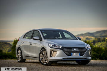 Hyundai Ioniq – front three-quarter, silver metallic against a mountain backdrop