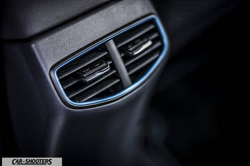 Hyundai Ioniq – interior, rear air vents close up