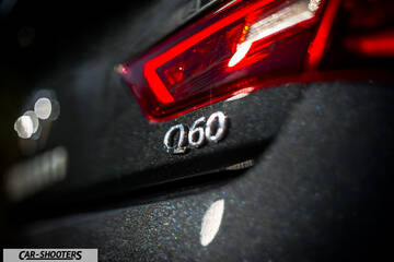 Infiniti Q60 – detail, rear badge close-up