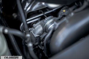 Infiniti Q60 – engine bay, turbocharger close-up