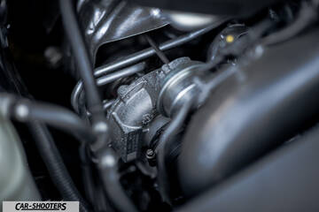 Infiniti Q60 – engine bay, turbocharger close-up