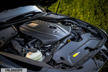 Infiniti Q60 – engine bay, clean modern engine bay