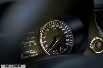 Infiniti Q60 – dashboard, analog speedometer and start button