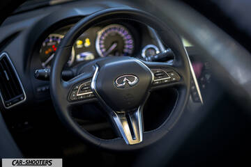 Infiniti Q60 – dashboard, leather steering wheel close-up