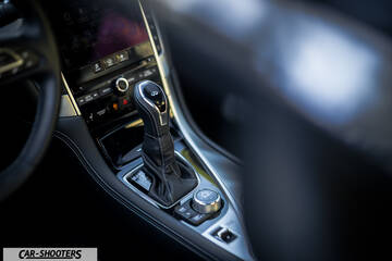 Infiniti Q60 – dashboard, center console and gear shifter