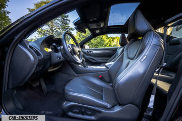Infiniti Q60 – interior, leather front seats