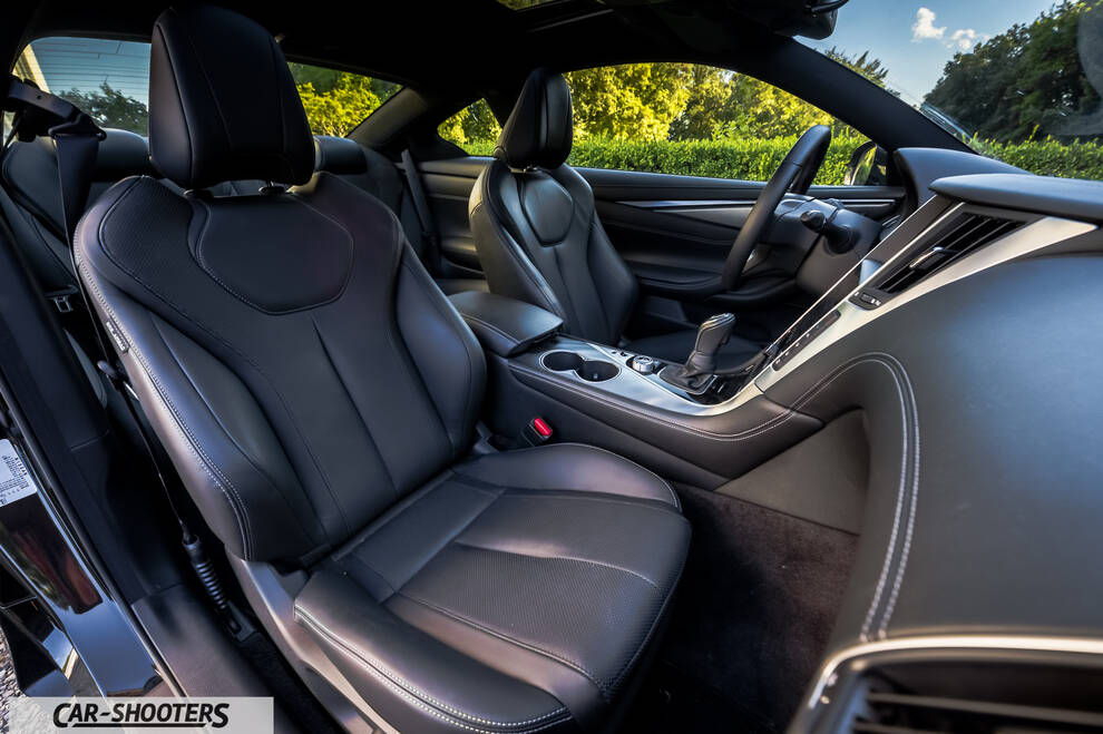 Infiniti Q60 – interior, leather front seats