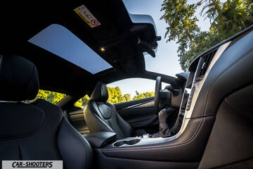 Infiniti Q60 – interior, leather front seats and sunroof
