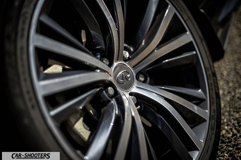 Infiniti Q60 – detail, alloy wheel close-up