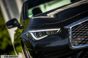 Infiniti Q60 – detail, headlight and grille close-up