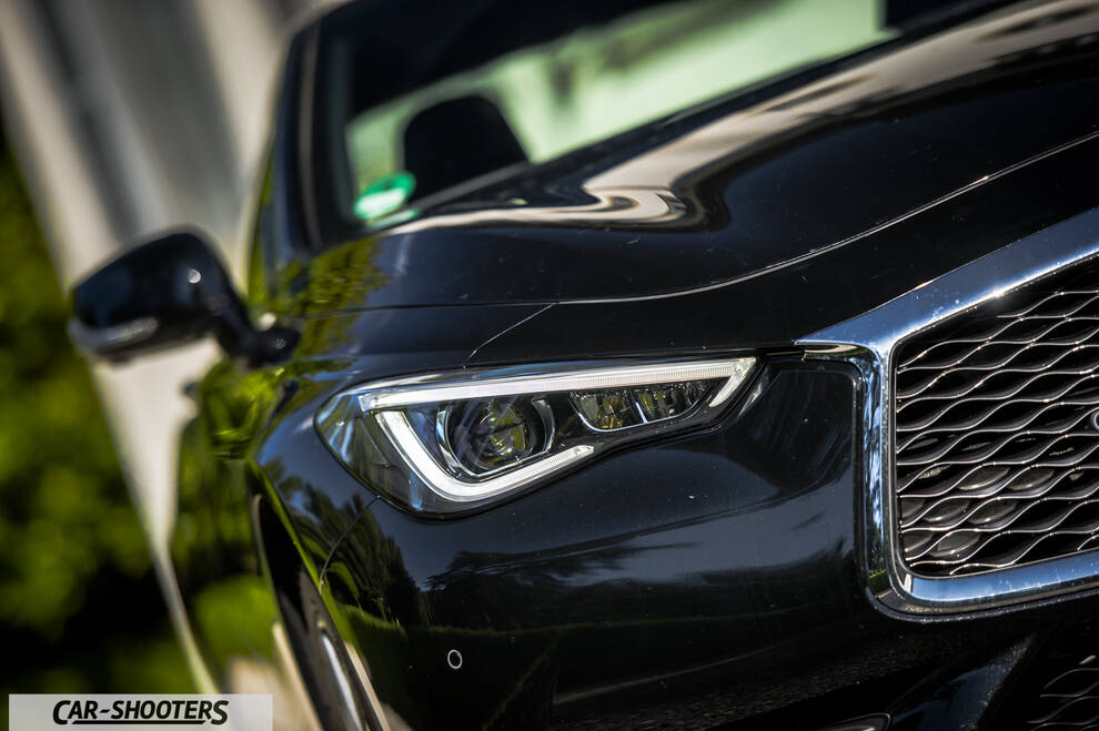 Infiniti Q60 – detail, headlight and grille close-up