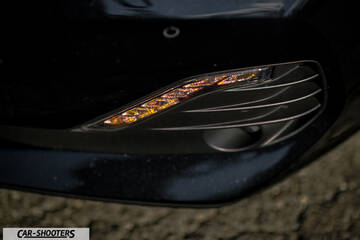 Hyundai I30 Fastback – detail, headlight and turn signal close-up