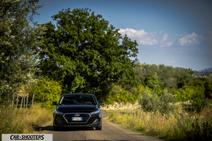 Hyundai I30 Fastback – front three-quarter, black on a country road