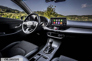 Hyundai I30 Fastback – dashboard, with touchscreen infotainment display