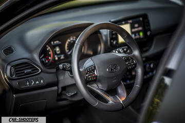 Hyundai I30 Fastback – dashboard, leather steering wheel