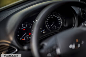 Hyundai I30 Fastback – dashboard, analog instrument cluster