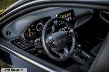 Hyundai I30 Fastback – dashboard, leather steering wheel