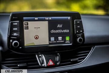 Hyundai I30 Fastback – dashboard, touchscreen infotainment display