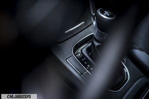 Hyundai I30 Fastback – interior, center console with gear shifter
