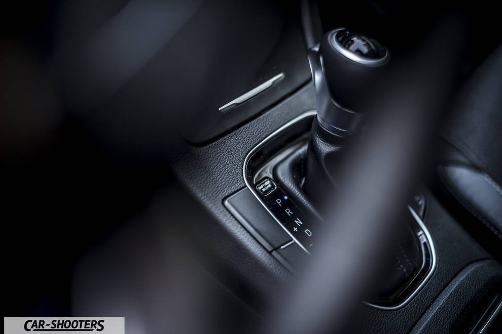Hyundai I30 Fastback – interior, center console with gear shifter
