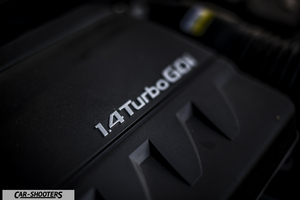 Hyundai I30 Fastback – engine bay, engine cover close-up