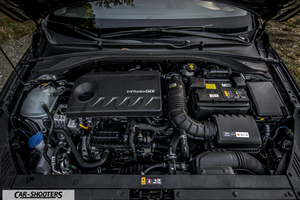 Hyundai I30 Fastback – engine bay, clean modern engine bay