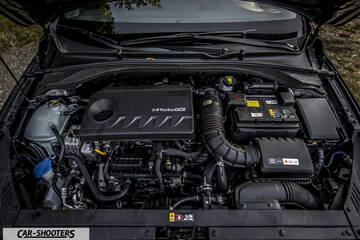 Hyundai I30 Fastback – engine bay, clean modern engine bay