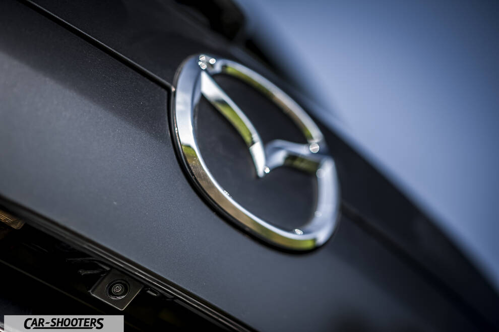 Mazda CX 5 – detail, close-up of car emblem