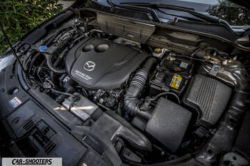 Mazda CX 5 – engine bay, engine bay with engine cover