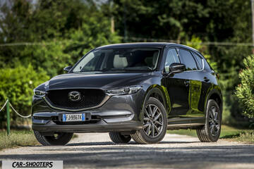 Mazda CX 5 – front three-quarter, grey metallic on a country road