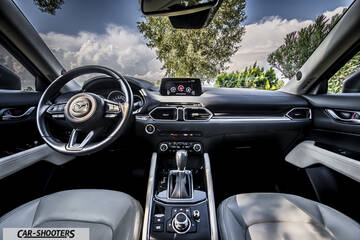 Mazda CX 5 – dashboard, steering wheel and infotainment screen