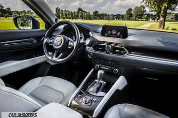 Mazda CX 5 – dashboard, leather front seats