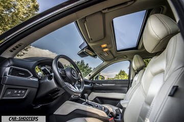 Mazda CX 5 – interior, beige leather front seats