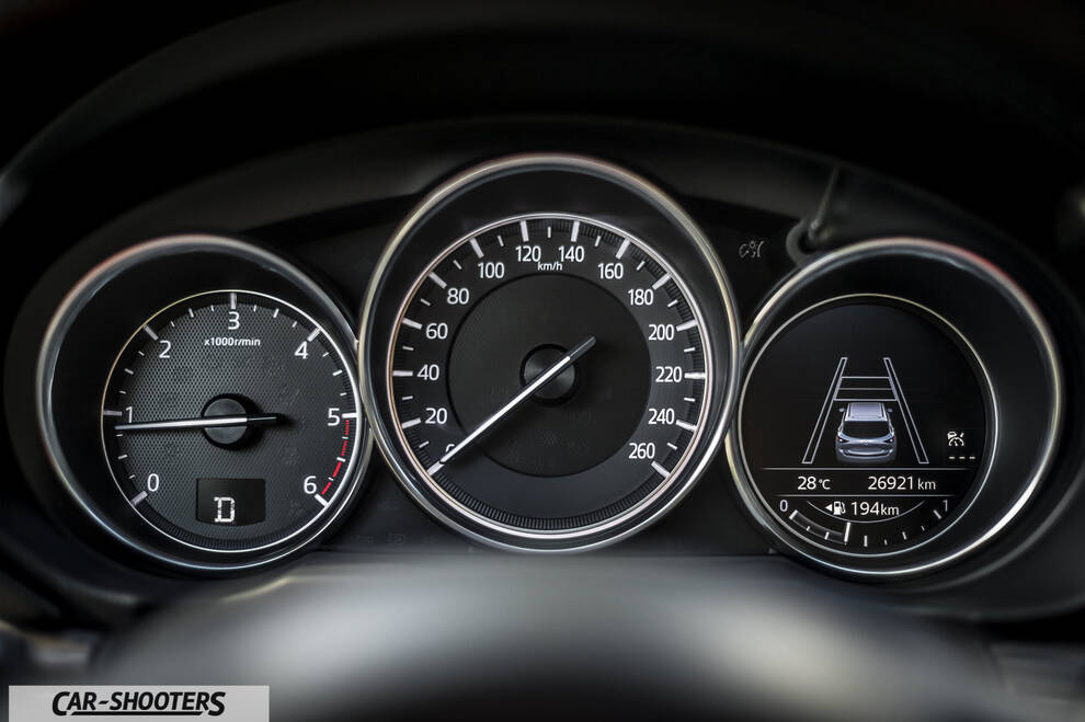 Mazda CX 5 – dashboard, analog instrument cluster