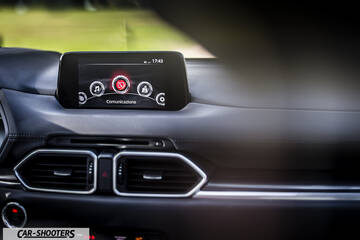 Mazda CX 5 – dashboard, infotainment screen and air vents