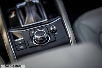 Mazda CX 5 – interior, center console with rotary controller