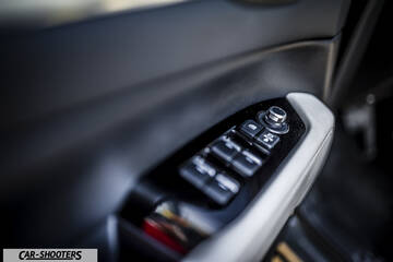 Mazda CX 5 – detail, door panel controls close-up