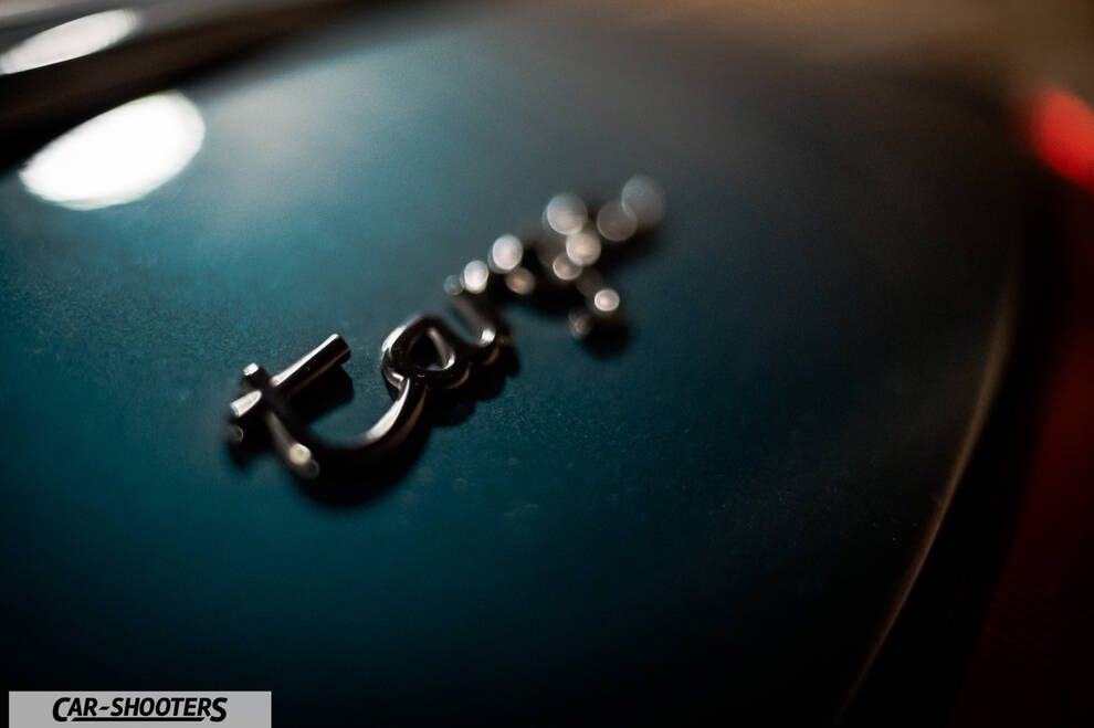 Porsche – detail, emblem close-up