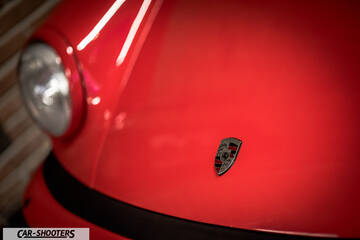 Porsche – detail, hood badge close-up