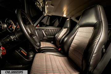 Porsche – interior, leather front seats with patterned inserts
