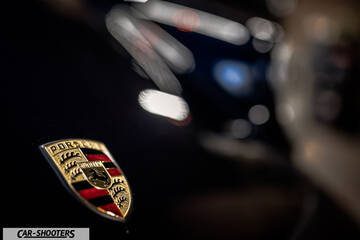 Porsche – detail, emblem close-up