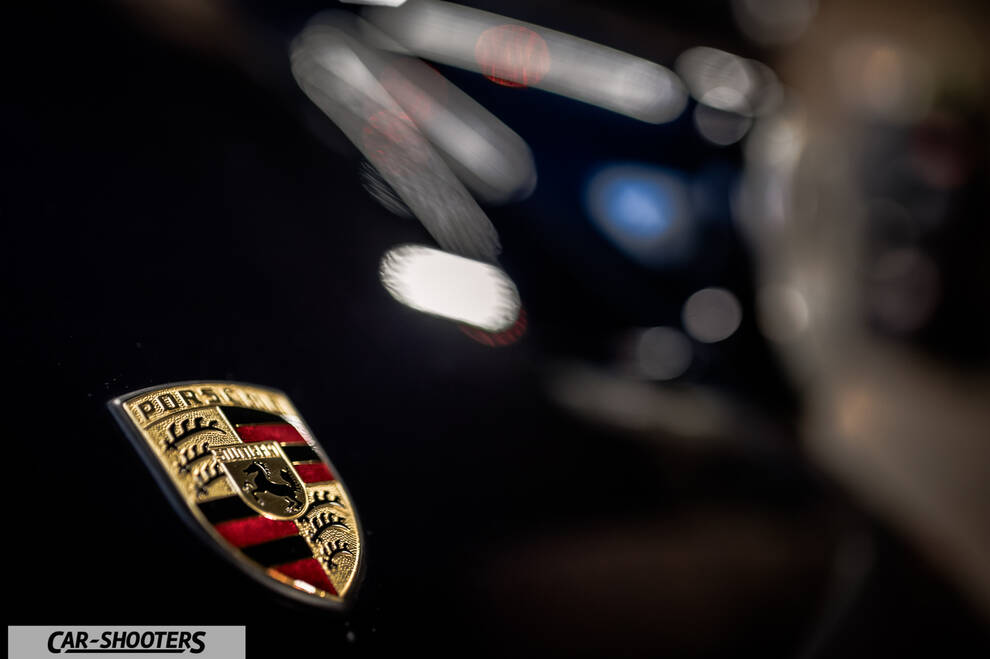 Porsche – detail, emblem close-up