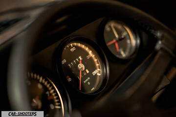 Porsche – dashboard, analog instrument cluster